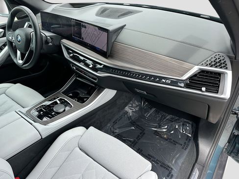 Used 2024 BMW X5 sDrive40i w/ Premium Package image 35