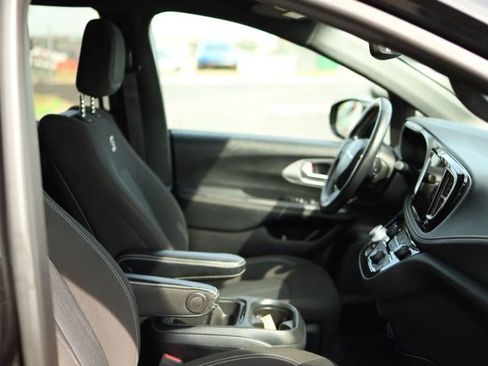 Used 2021 Chrysler Pacifica Touring w/ Uconnect Theater Family Group image 57