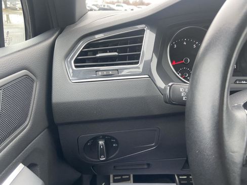 Used 2021 Volkswagen Tiguan SE R-Line image 24