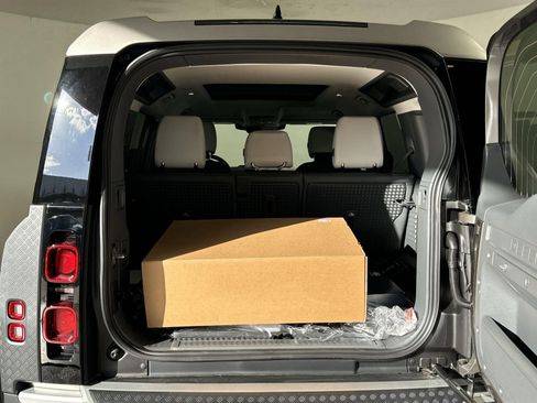 Certified 2025 Land Rover Defender 110 S image 31