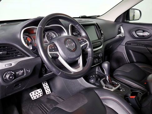 Used 2016 Jeep Cherokee Trailhawk w/ Comfort/Convenience Group AWD/4WD image 27