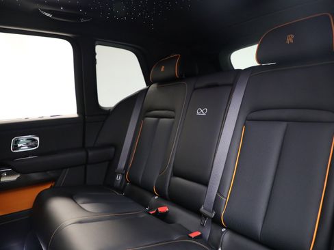 New 2026 Rolls-Royce Cullinan Black Badge image 17