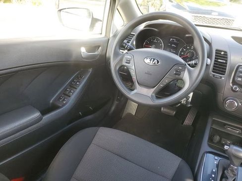 Used 2017 Kia Forte LX image 8