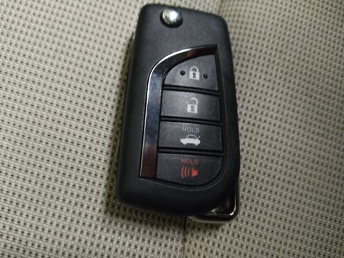 Used 2021 Toyota Corolla LE FWD image 32