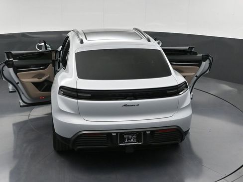 Certified 2025 Porsche Macan 4 Electric image 35