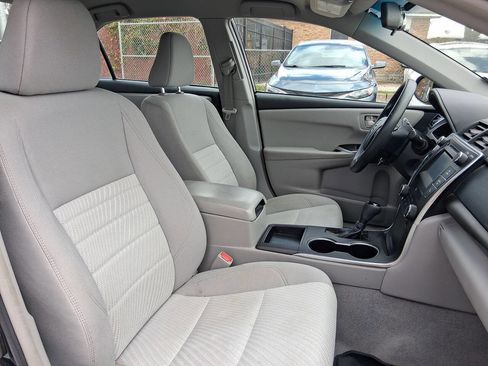 Used 2017 Toyota Camry LE image 12