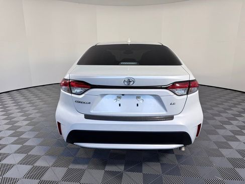 Used 2022 Toyota Corolla LE image 4