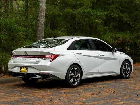 Used 2021 Hyundai Elantra Limited image 56