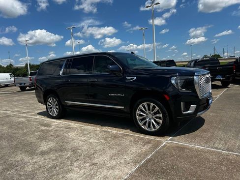 Used 2023 GMC Yukon XL Denali w/ Denali Reserve Package RWD image 5