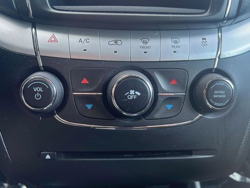 Used 2019 Dodge Journey SE image 9