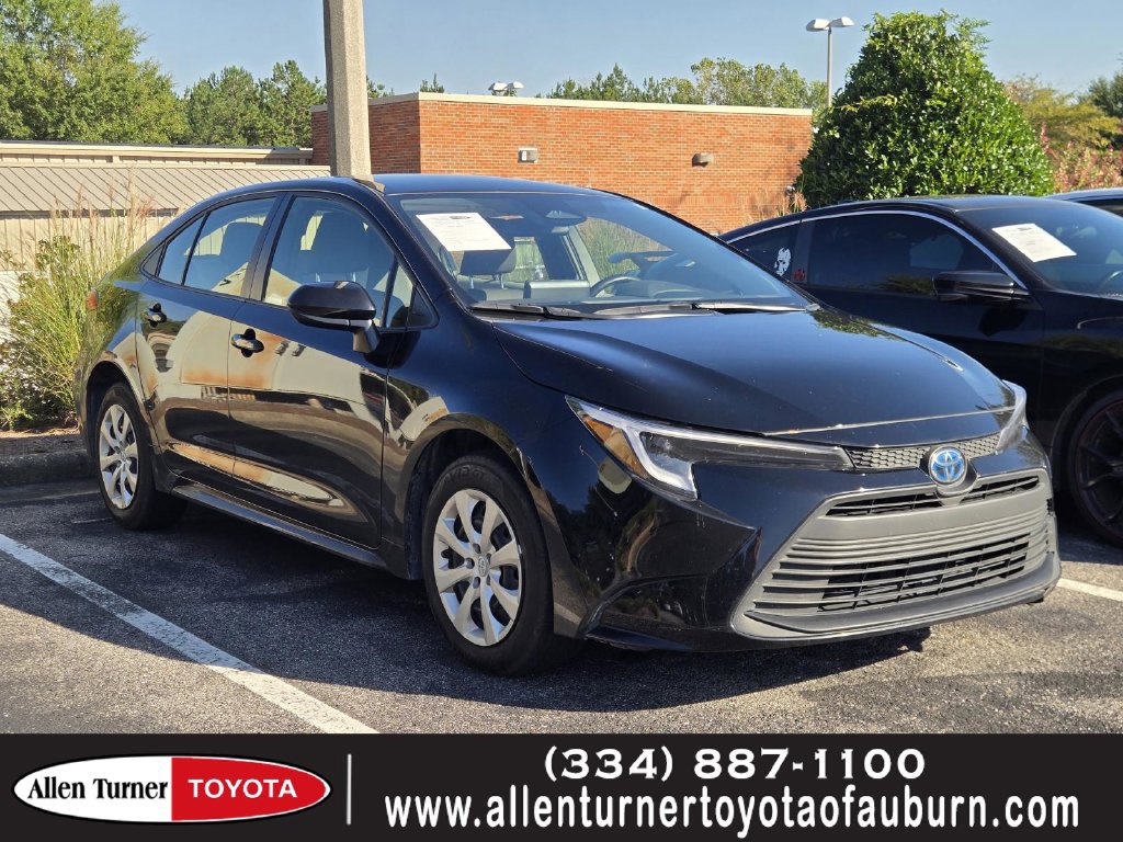 Used 2025 Toyota Corolla LE w/ Convenience Package FWD image 1