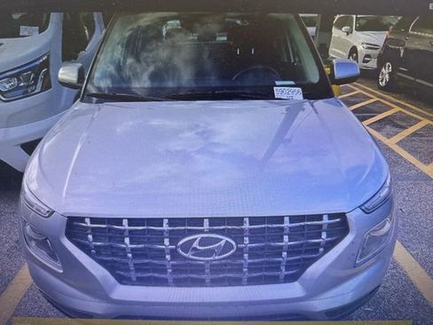 Used 2025 Hyundai Venue SEL image 2