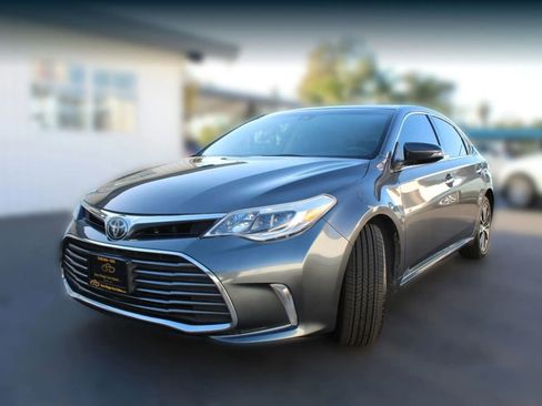 Used 2017 Toyota Avalon XLE Premium w/ Preferred Accessory Package image 1
