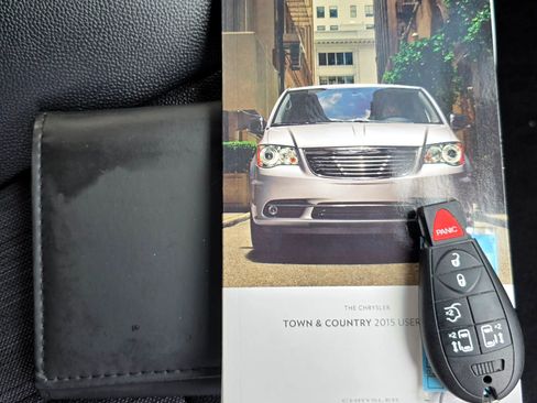 Used 2015 Chrysler Town & Country S w/ Driver Convenience Group FWD image 51