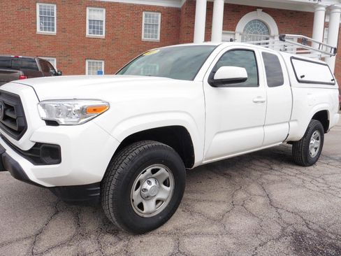 Used 2022 Toyota Tacoma SR image 29