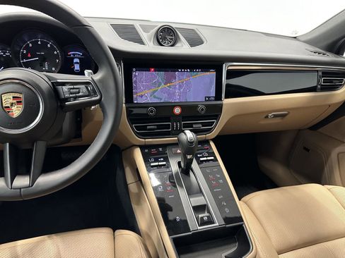 Certified 2026 Porsche Macan AWD/4WD image 28