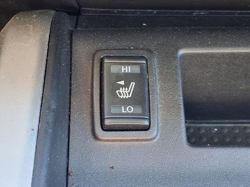 Used 2021 Nissan Titan SV w/ SV Convenience Package image 8