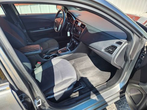 Used 2013 Chrysler 200 Touring FWD image 12