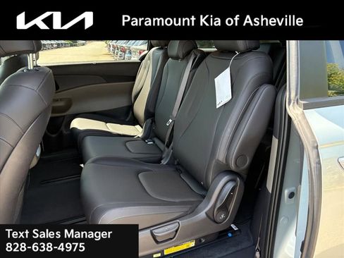 New 2026 Kia Carnival EX image 21