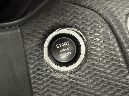 Used 2021 Land Rover Range Rover Velar R-Dynamic S image 30