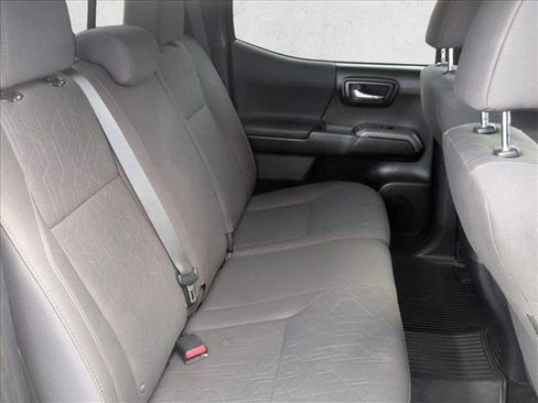 Used 2018 Toyota Tacoma TRD Sport image 19