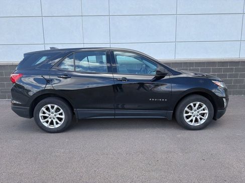 Used 2019 Chevrolet Equinox LS image 3