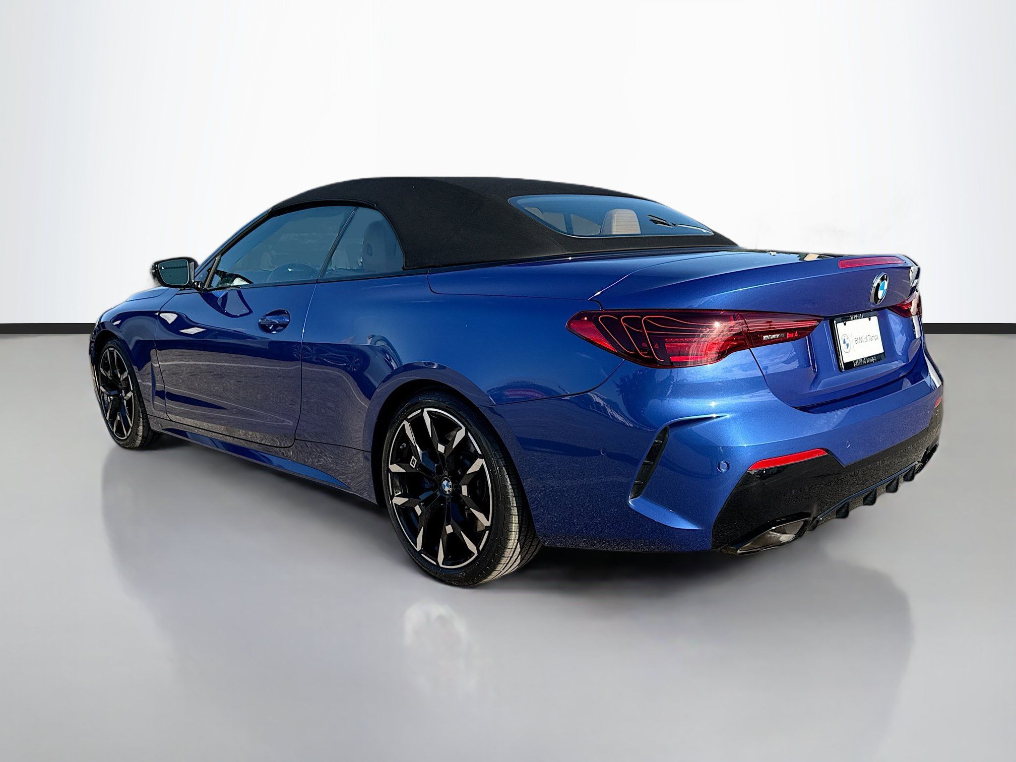 Used 2025 BMW M440i Convertible RWD image 5