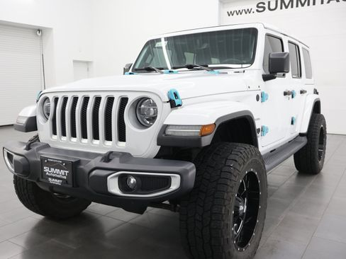 Used 2019 Jeep Wrangler Unlimited Sahara AWD/4WD image 6