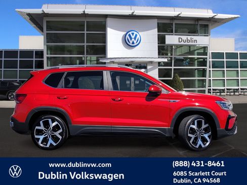Used 2022 Volkswagen Taos SEL image 3