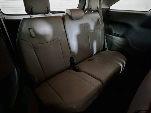 Used 2025 Toyota Sienna XLE FWD image 24