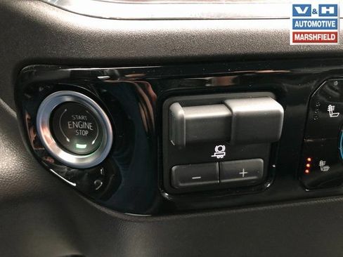 Used 2025 GMC Sierra 1500 SLT AWD/4WD image 11