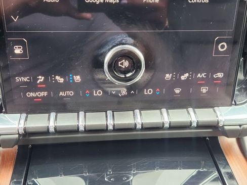 Used 2025 GMC Yukon Denali AWD/4WD image 16