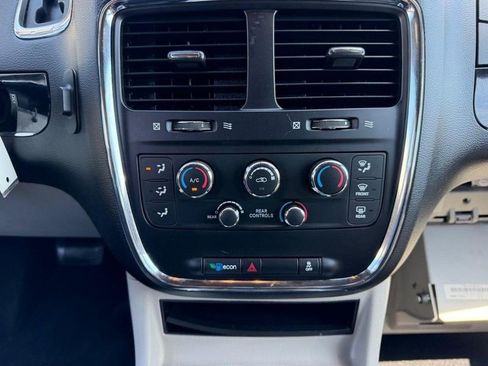 Used 2020 Dodge Grand Caravan SXT FWD image 16