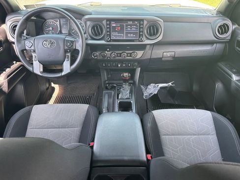 Used 2020 Toyota Tacoma TRD Sport w/ Technology Package AWD/4WD image 18
