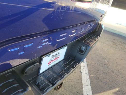 Used 2022 Toyota Tacoma TRD Off-Road image 7