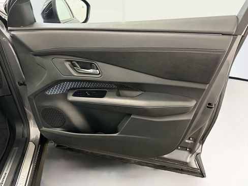 Used 2024 Nissan Ariya AWD image 33