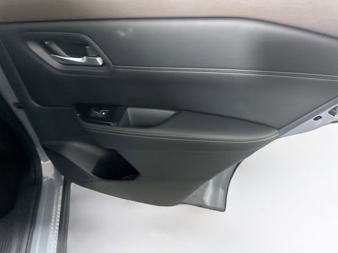 Used 2023 Nissan Rogue SL AWD/4WD image 29