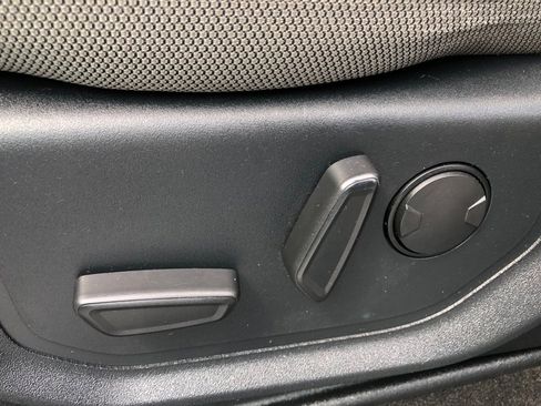 Used 2019 Ford F150 XLT w/ Equipment Group 302A Luxury AWD/4WD image 22