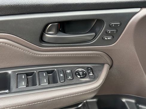 Used 2018 Honda Odyssey Touring image 12