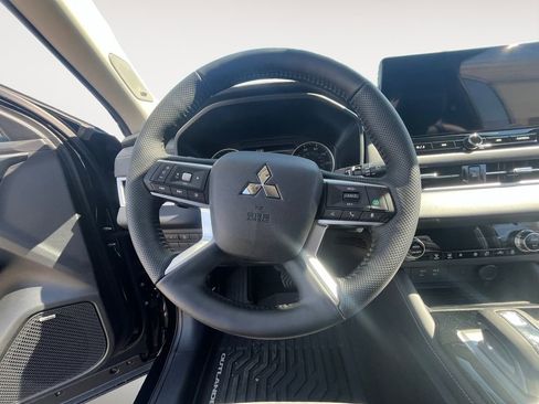 New 2026 Mitsubishi Outlander SE image 12