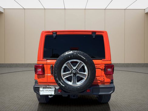 Used 2019 Jeep Wrangler Unlimited Sahara w/ LED Lighting Group AWD/4WD image 4