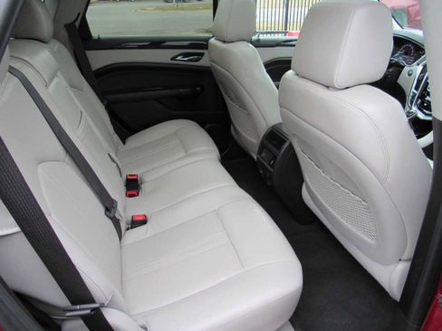 Used 2014 Cadillac SRX Luxury image 9