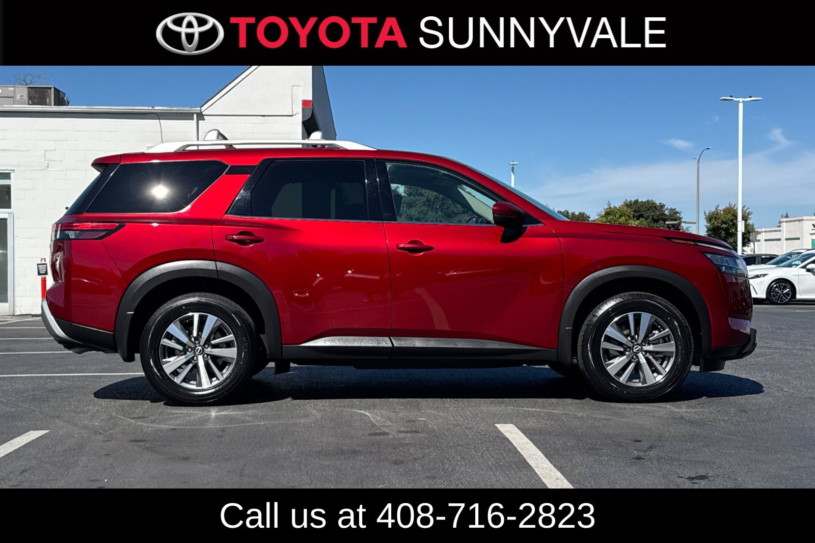 Used 2024 Nissan Pathfinder SL FWD image 7