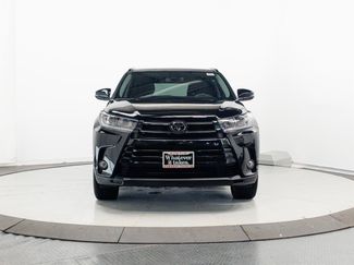 Used 2017 Toyota Highlander SE FWD video 2