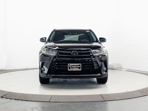 Used 2017 Toyota Highlander SE FWD image 2