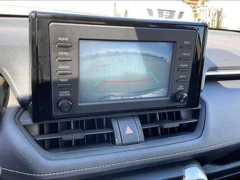Used 2020 Toyota RAV4 LE FWD image 20