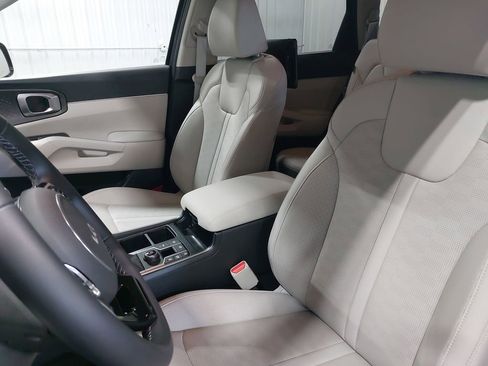 Used 2025 Kia Sorento S FWD image 15