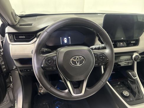 Used 2023 Toyota RAV4 Limited image 16