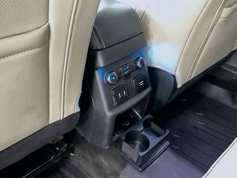 Used 2018 Ford Explorer Platinum image 29