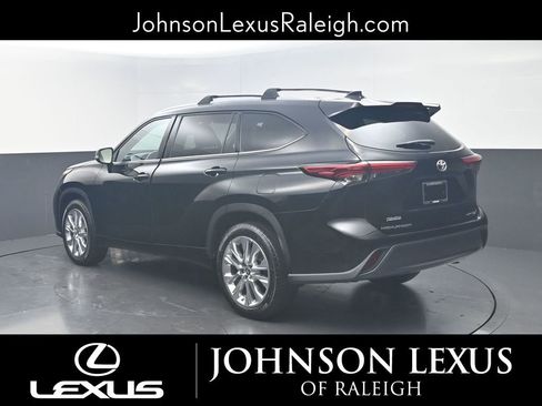 Used 2021 Toyota Highlander Limited image 7